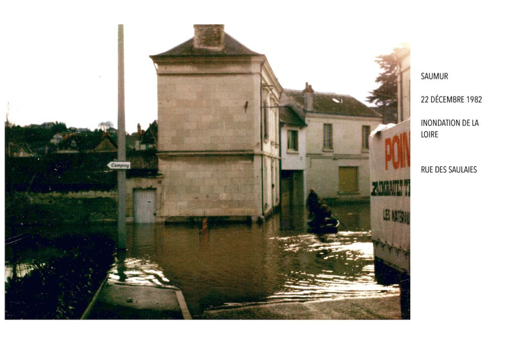 1982 Saumur La Loire en crue.