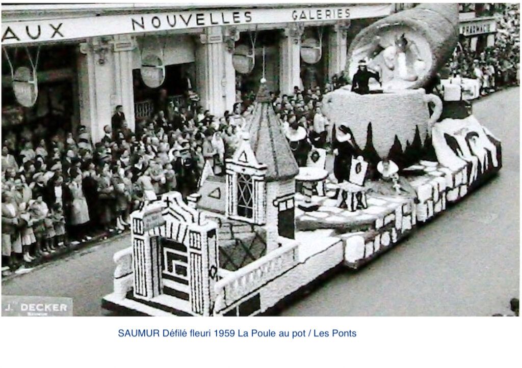 SAUMUR 1959 Défilé fleuri