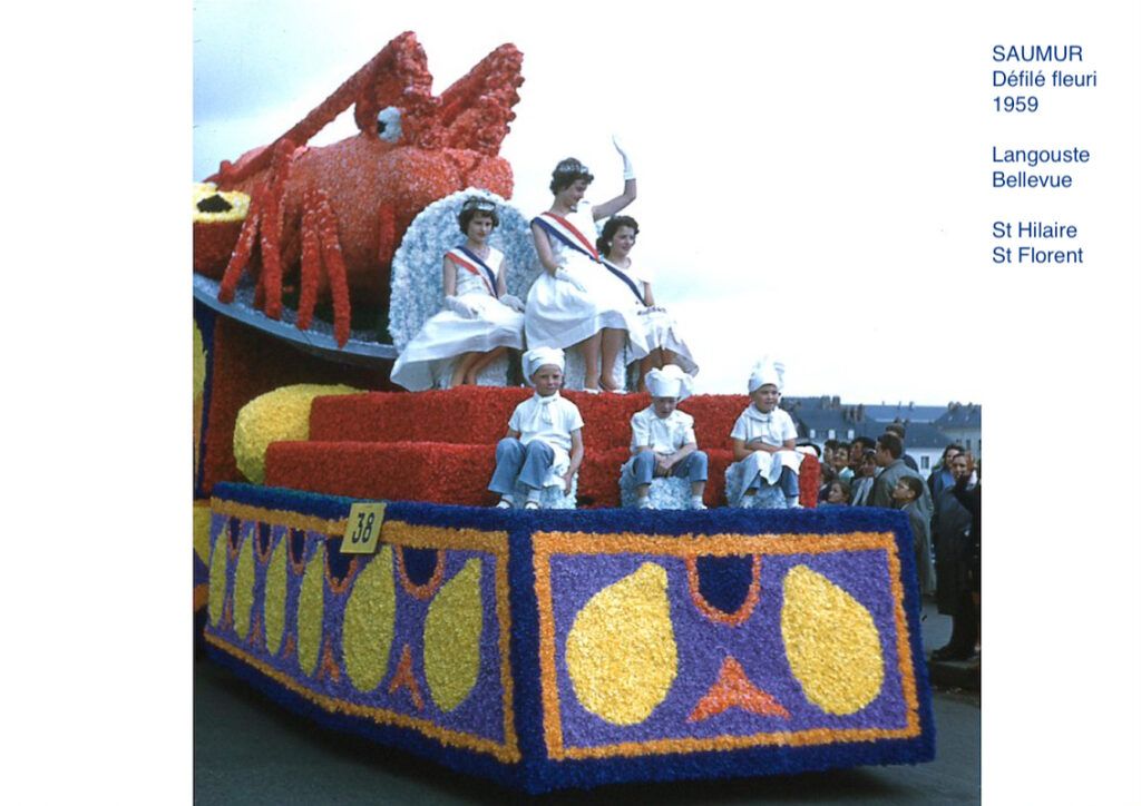 SAUMUR 1959 Défilé fleuri