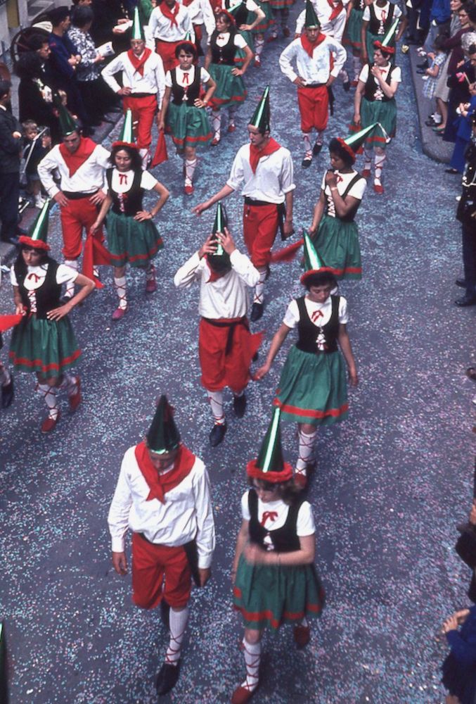 Saumur mémoires de Fêtes - Défilé fleuri 1965.