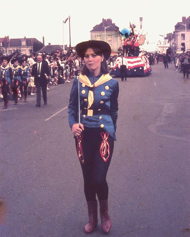 Saumur mémoires de Fêtes - Défilé fleuri 1965.