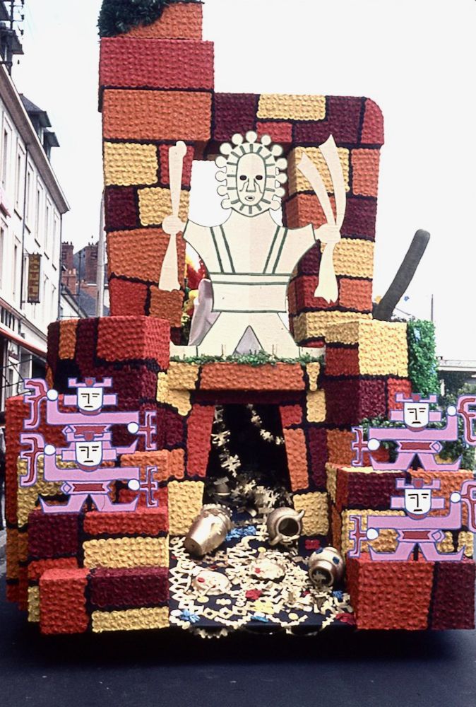 Saumur mémoires de Fêtes - Défilé fleuri 1965.