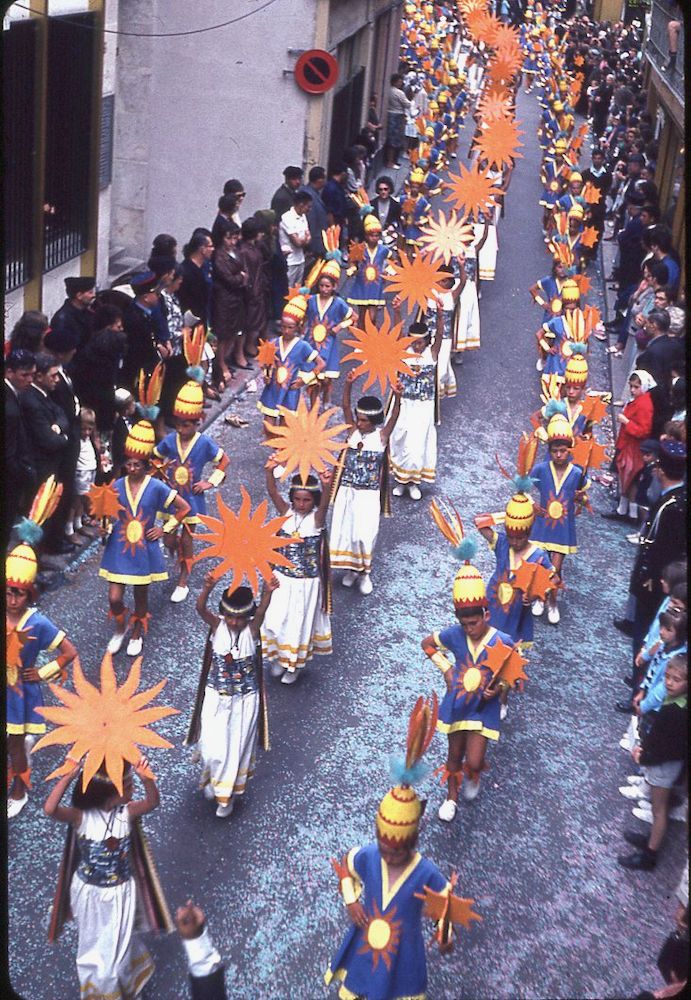 Saumur mémoires de Fêtes - Défilé fleuri 1965.