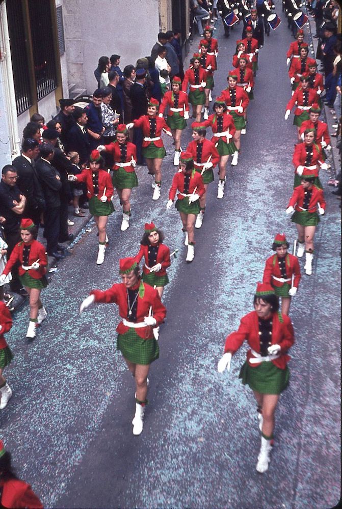 Saumur mémoires de Fêtes - Défilé fleuri 1965.