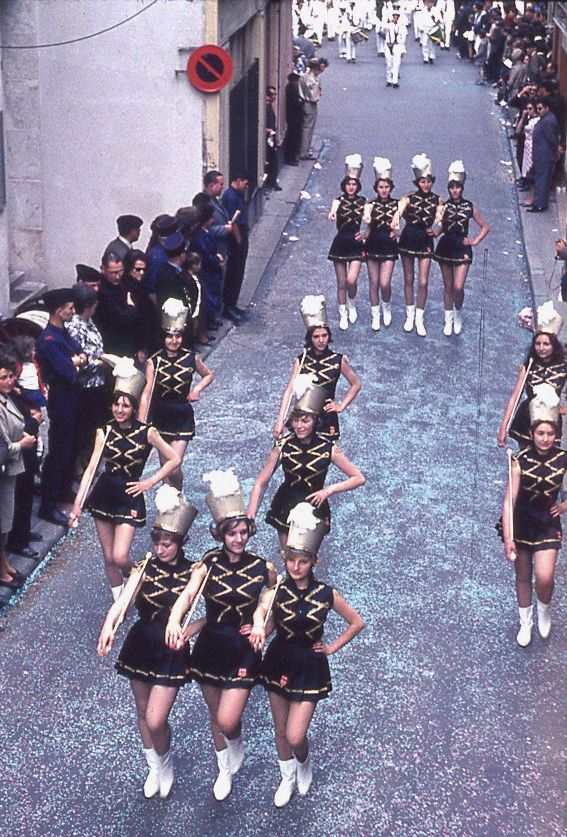 Saumur mémoires de Fêtes - Défilé fleuri 1965.