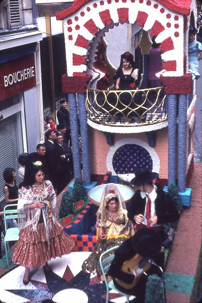 Saumur mémoires de Fêtes - Défilé fleuri 1965.