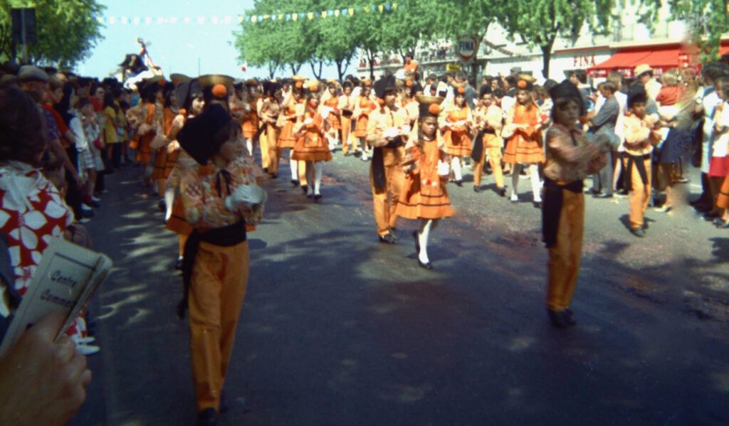 SAUMUR. 25 Juin 1972 Défilé fleuri sur le thème Le Cheval.