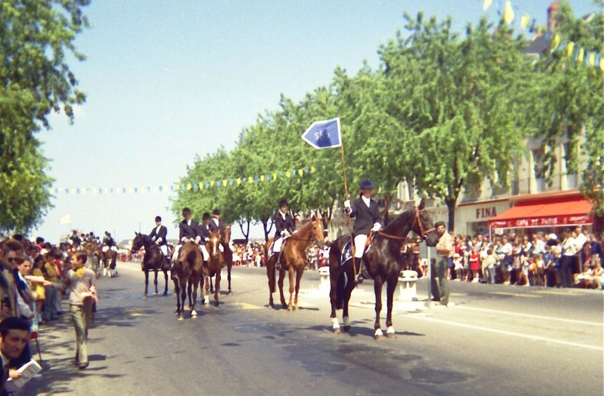 SAUMUR. 25 Juin 1972 Défilé fleuri sur le thème Le Cheval.