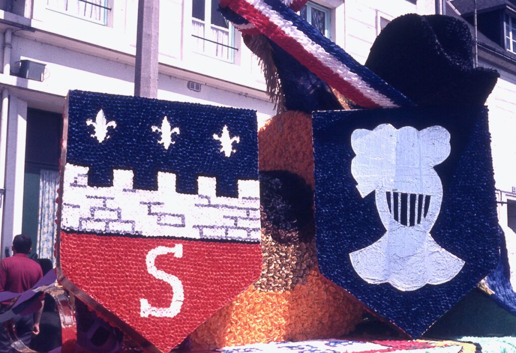 SAUMUR. 25 Juin 1972 Défilé fleuri sur le thème Le Cheval.