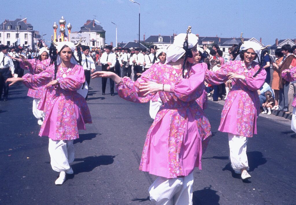 SAUMUR. 25 Juin 1972 Défilé fleuri sur le thème Le Cheval.