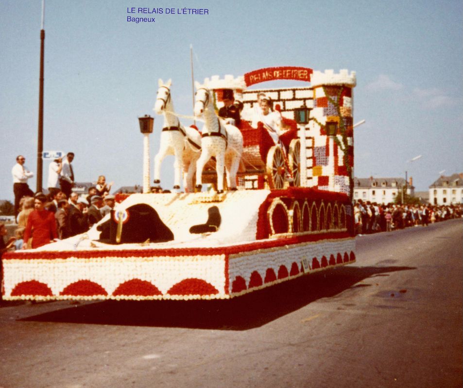 SAUMUR. 25 Juin 1972 Défilé fleuri sur le thème Le Cheval.
