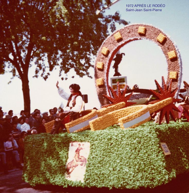 SAUMUR. 25 Juin 1972 Défilé fleuri sur le thème Le Cheval.