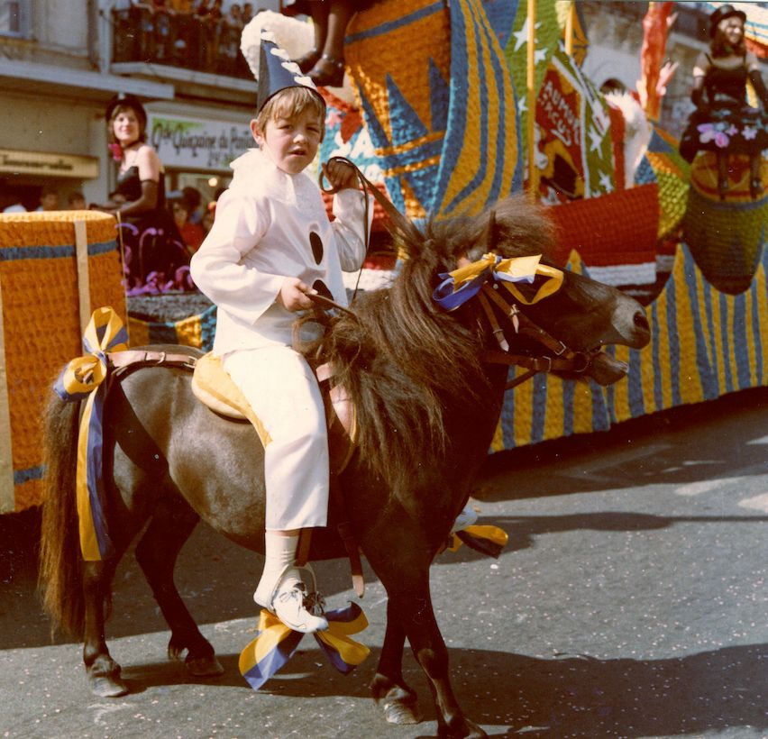 SAUMUR. 25 Juin 1972 Défilé fleuri sur le thème Le Cheval.