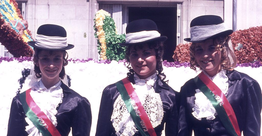 SAUMUR. 25 Juin 1972 Défilé fleuri sur le thème Le Cheval.